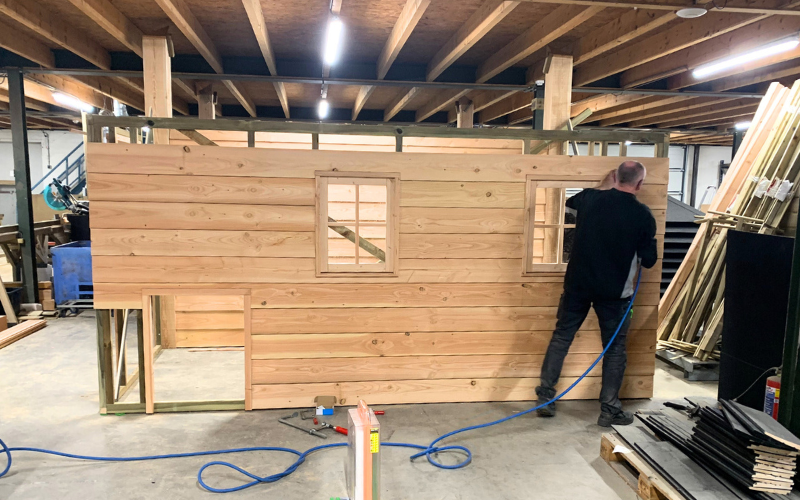 Zo maken we een kippenhok hooiberg: foto's van het hele proces